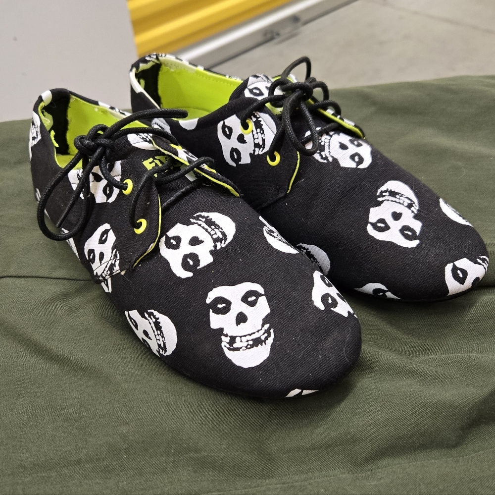 Iron Fist Misfits Skull Shoes Flats - Picture 2 of 7